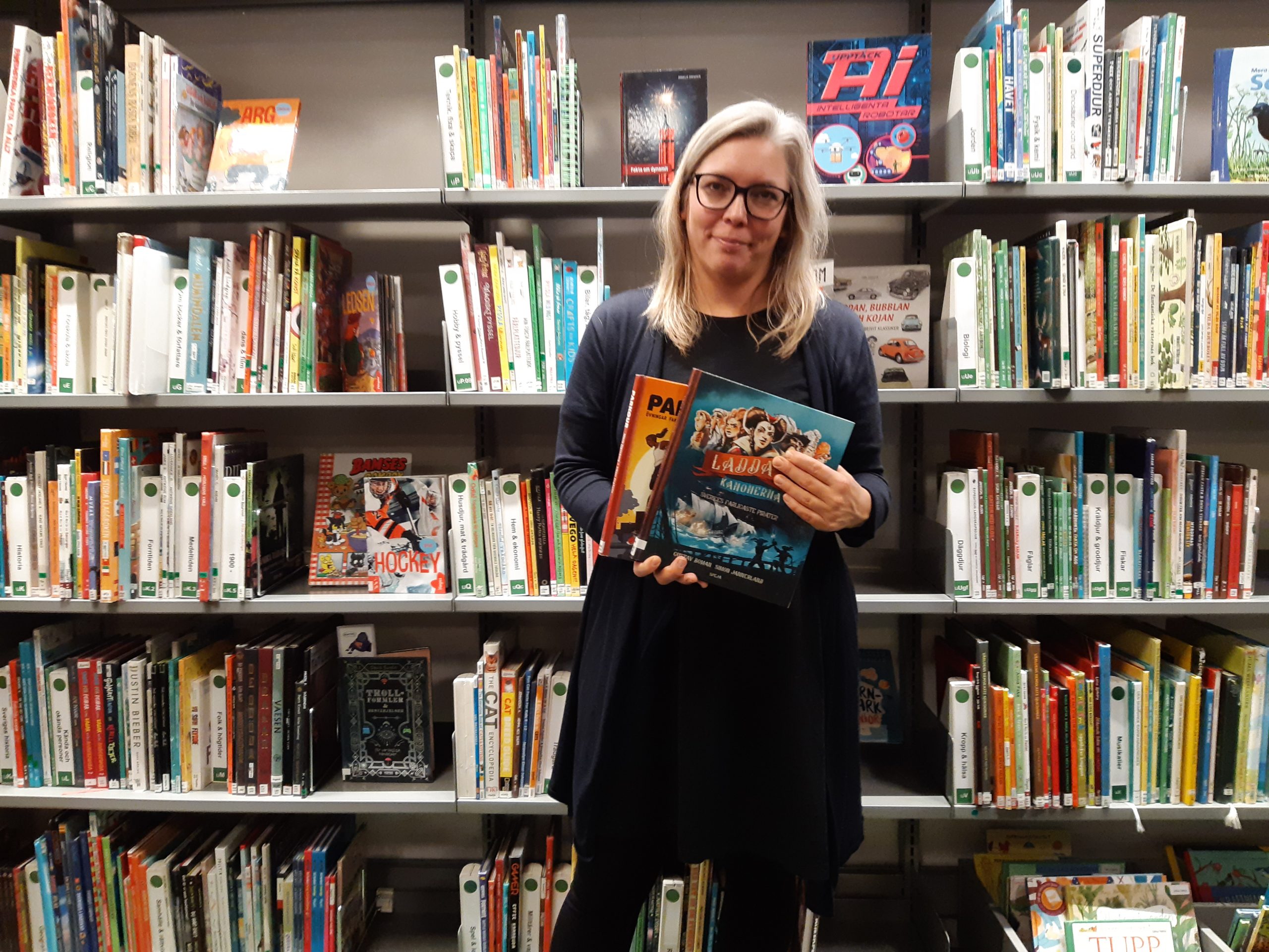 Bibliotekarie Sofi Karlsson.