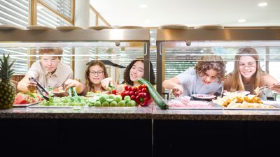 Forskare vill att elever ska lära sig på lunchen